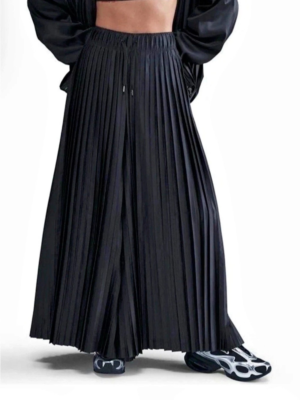 Nike Pleated Maxi Skirt in Black  New